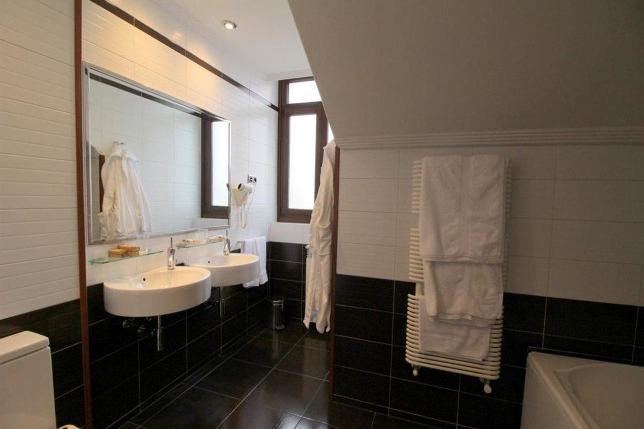 Hospedium Hotel La Casona Del Conde Norena Bagian luar foto