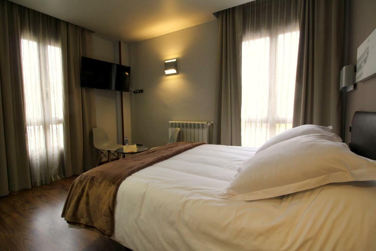 Hospedium Hotel La Casona Del Conde Norena Bagian luar foto